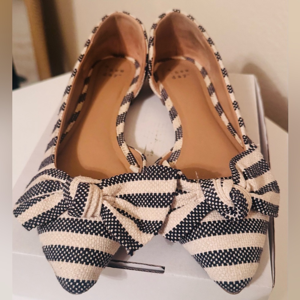 A New Day Dark Gray and Cream Striped Bow Flats, Size 8